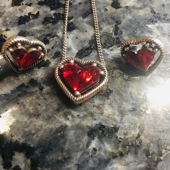 “One Love” Petite Heart Earring & Necklace Set ❤️ - Picture 4 of 11